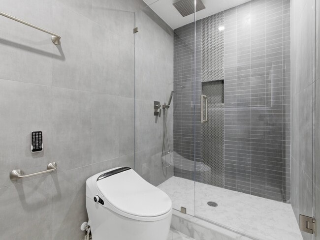 Building Photo - 2210 NE 3rd Ave