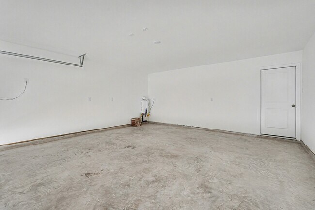 Building Photo - 6315 Linden Leaf Dr