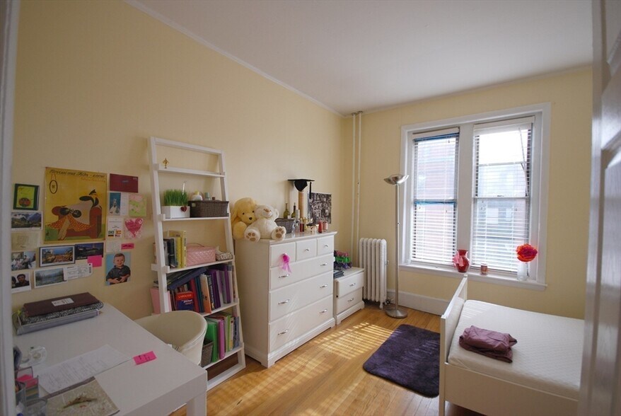 Building Photo - 411 Marlborough St