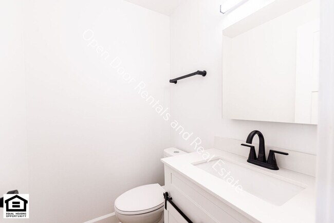 Building Photo - 15012 Tally Ho Dr