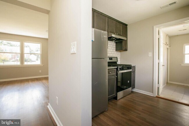 Building Photo - 212 E Cuthbert Blvd