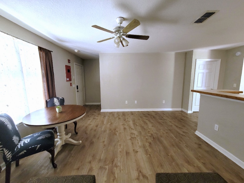 Building Photo - 1329 Nylic St