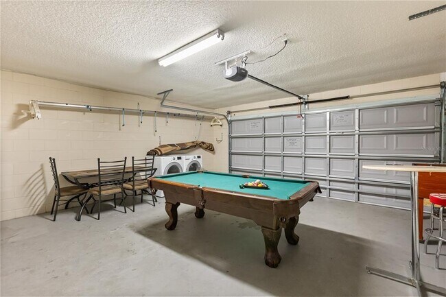 Building Photo - 2703 Chatham Cir