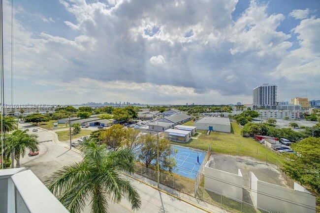 Building Photo - 7601 E Treasure Dr