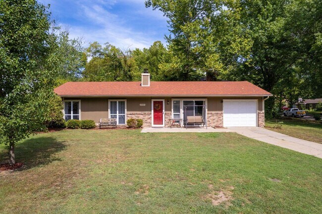 Building Photo - 2501 Grandview Cir