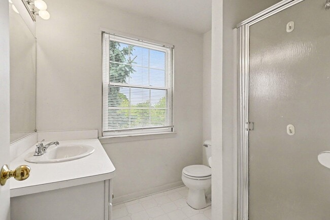 Building Photo - 2457 Cliffside Ct