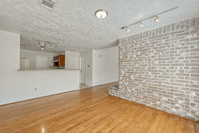 Building Photo - 16319 La Luna Dr