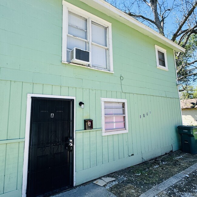 Primary Photo - 4024 Howard St