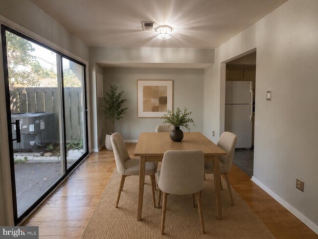 Building Photo - 3836 Miramonte Pl