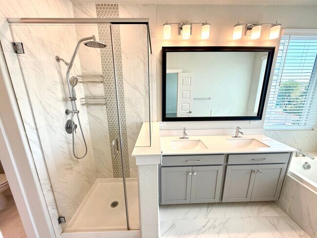 Building Photo - **MOVE IN SPECIAL** 2-Story 3 Bedroom / 2....