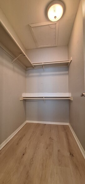 Building Photo - 1455 E Katie Ave