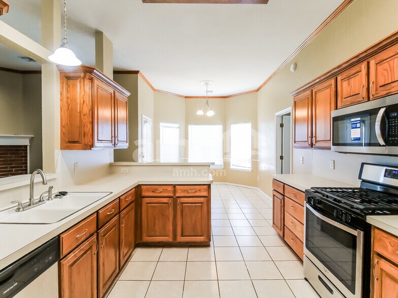 Building Photo - 700 SW 156th Pl