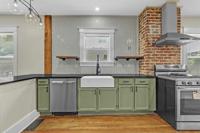 Building Photo - 2245 Monroe Ave