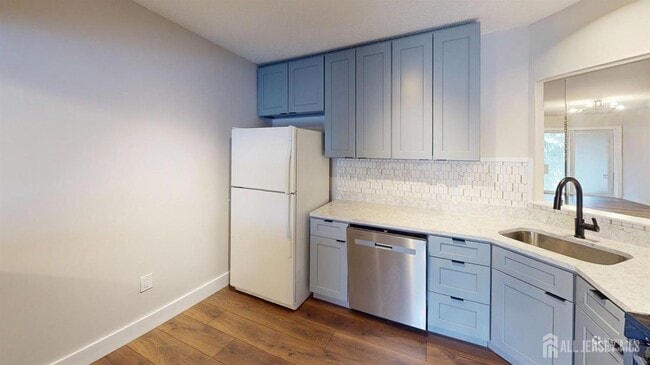 Building Photo - 29 Chatham Square