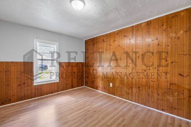 Building Photo - 415 E Vine St