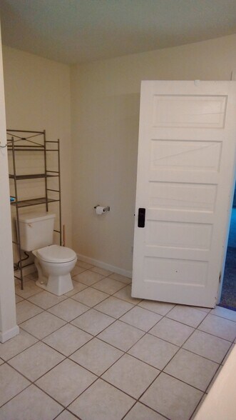 Building Photo - 106 Vine St