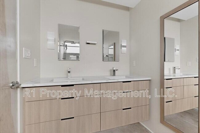 Building Photo - 705 Alcalde Pl SW