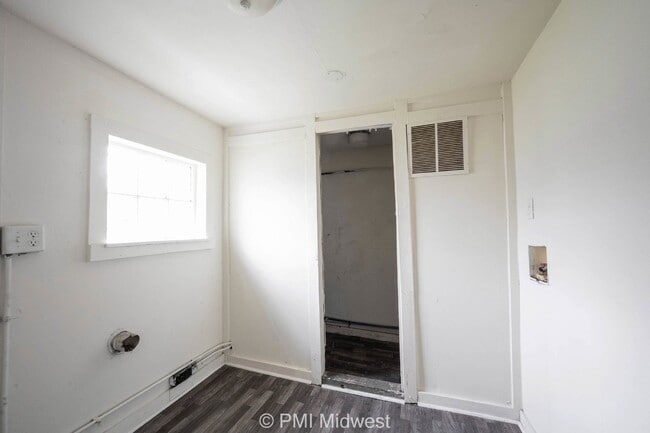 Building Photo - 238 N Beville Ave