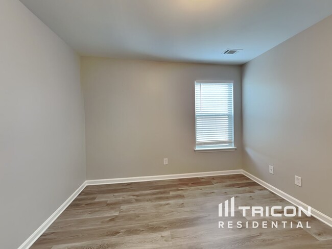 Building Photo - 163 Fern Walk