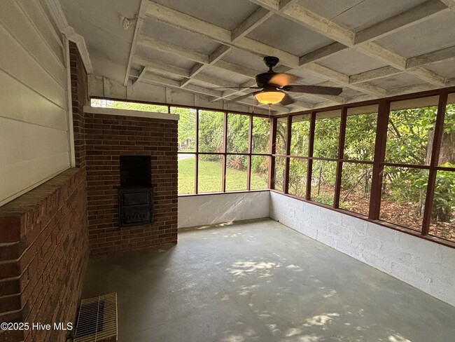 Building Photo - 403 John McQueen Rd