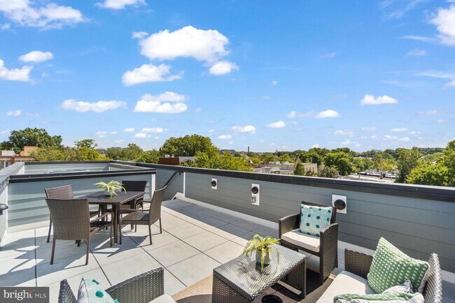 Building Photo - 1640 4th St NW