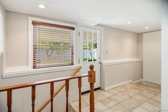 Building Photo - 8 Radnor Ct