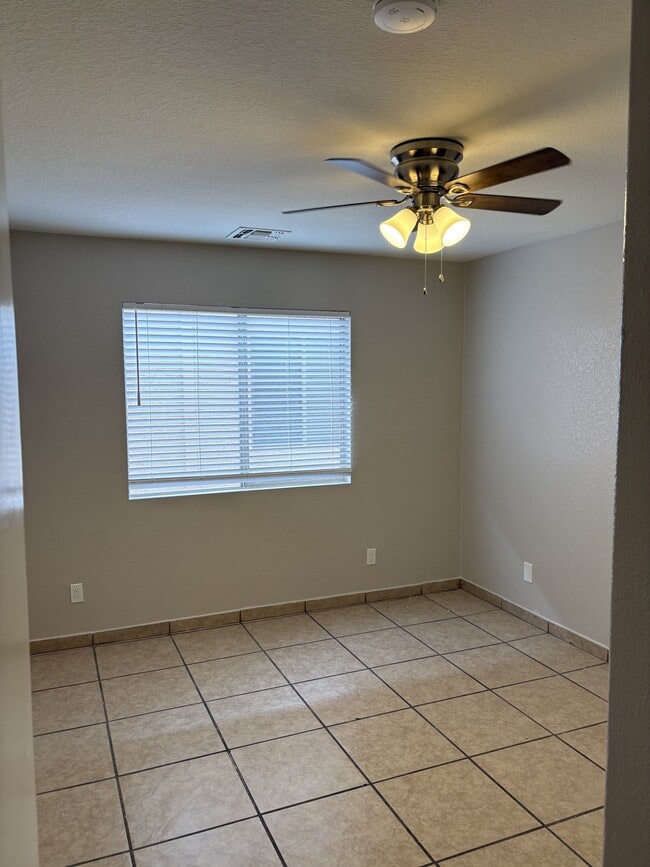Building Photo - 2648 S 84th Gln