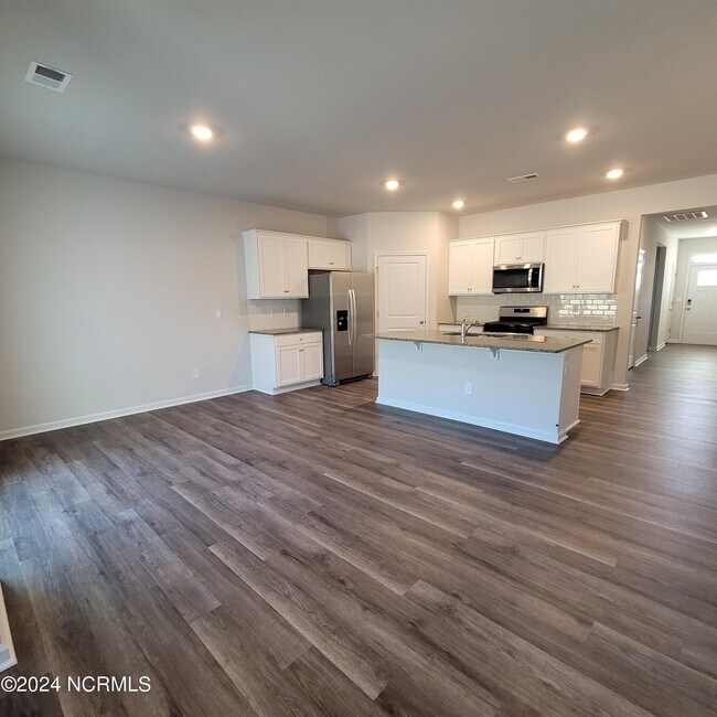 Building Photo - 7136 Foxhollow Ln