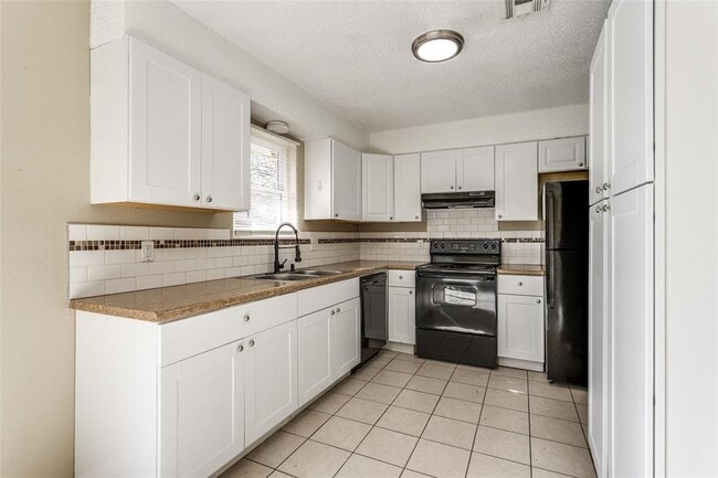 Building Photo - 645 Lloyd Ave