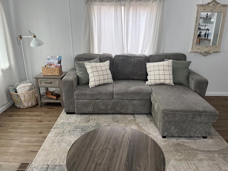 Building Photo - 1634 3rd St E