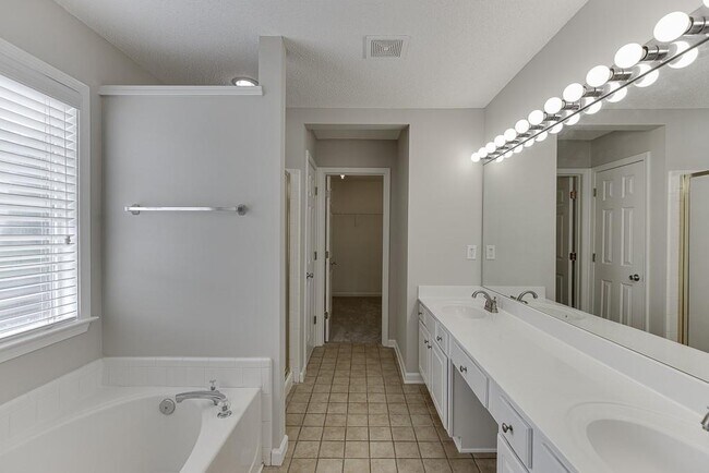 Building Photo - 2421 Elkhorn Ter