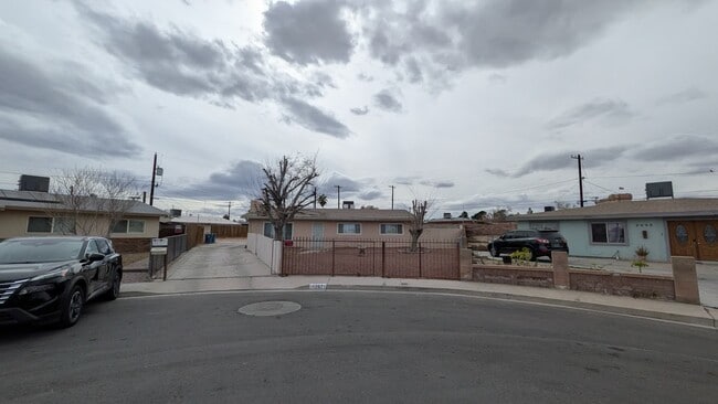 Building Photo - 2971 Swandale Ct