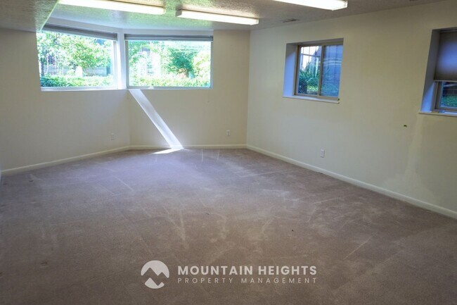 Building Photo - 2784 E Delsa Dr