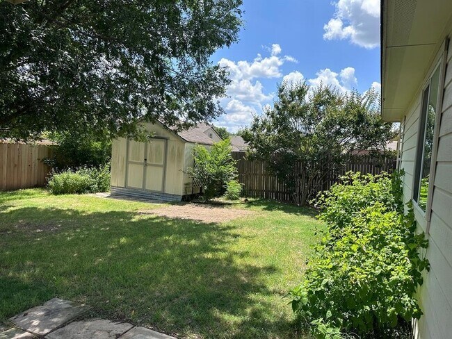 Building Photo - 218 Wildcat Dr