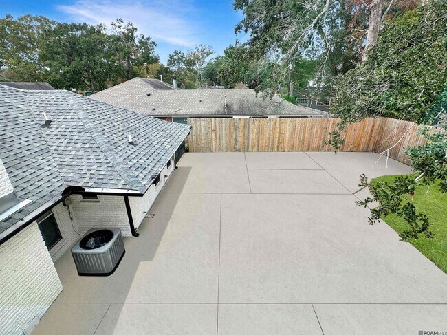 Building Photo - 7323 Sheffield Ct