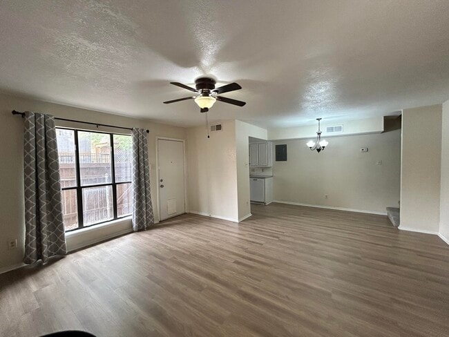 Building Photo - 8601 Memphis Dr