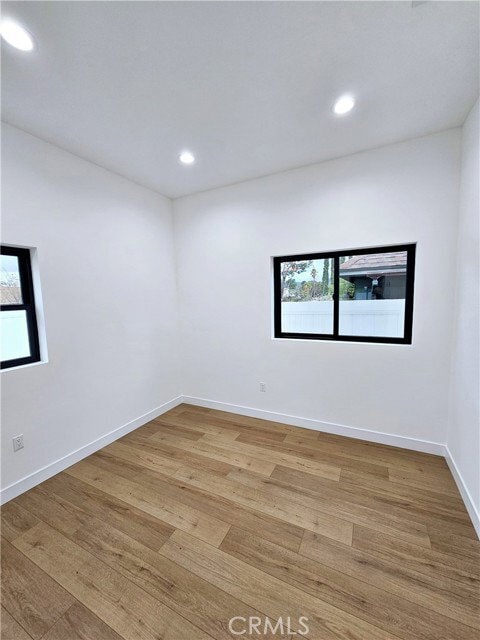 Building Photo - 2581 N Windsor Ave