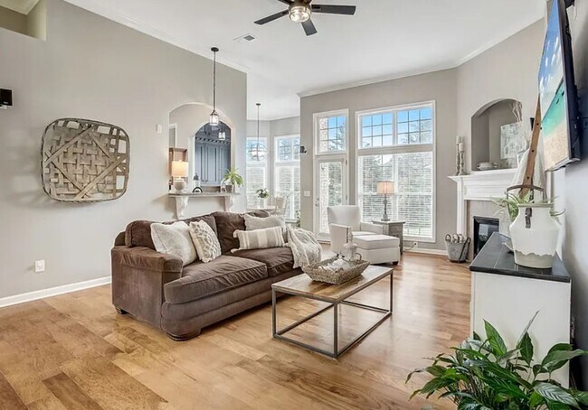 Building Photo - Spring Hill Gem! 3BR Home w/ Patio, Fire P...