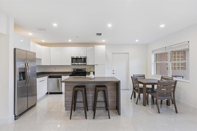 Building Photo - 1409 NE 2nd Ave