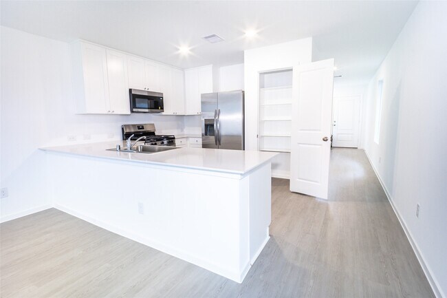 Building Photo - 5610 Shelford Birch Dr