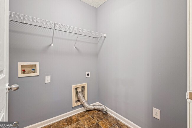 Building Photo - 5955 Raventree Ct