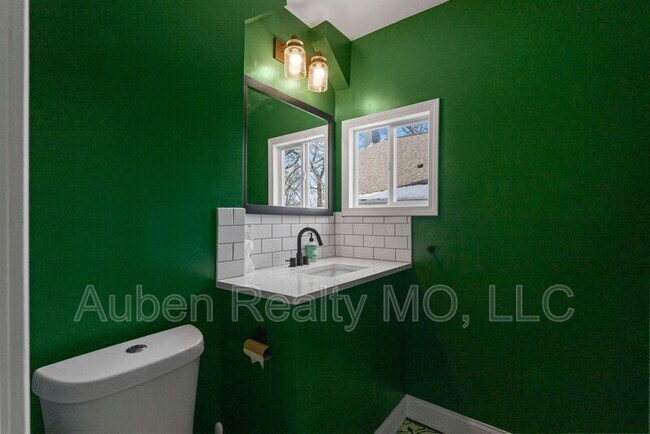 Building Photo - 3825 Walnut St