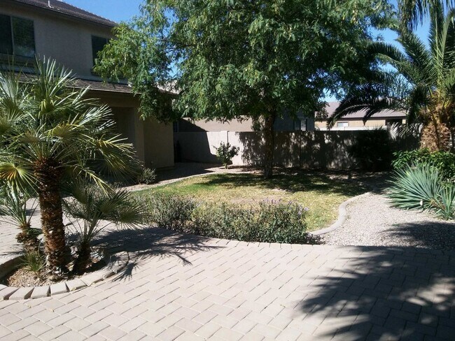 Building Photo - Coming Soon 8.2026 5bedroom 3 baths