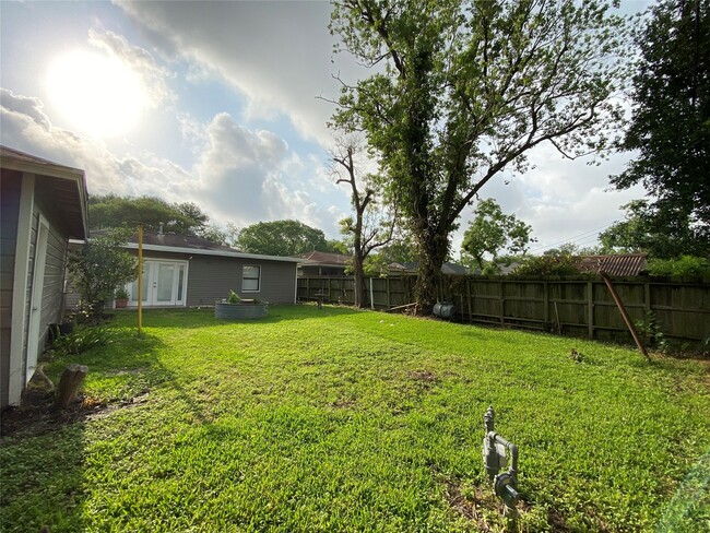 Building Photo - 1305 Zuber Dr