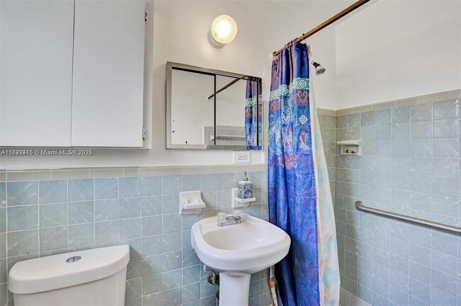 Building Photo - 6931 SW 27th Ct