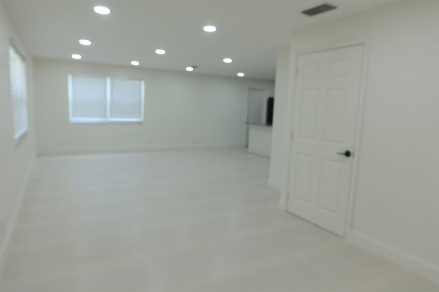 Building Photo - 2630 SW 49th Ct