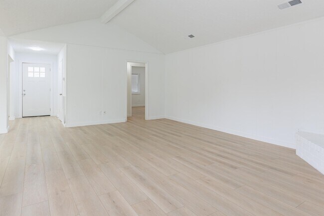Building Photo - 3206 Cherry Creek Dr