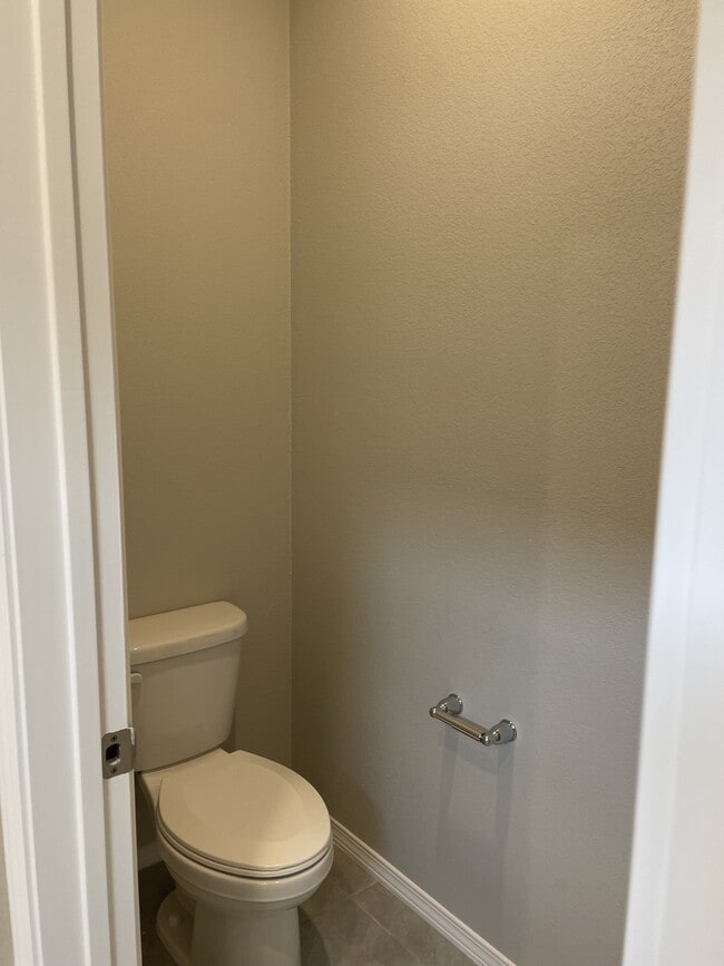 Building Photo - 4868 Longs Peak Rd NE