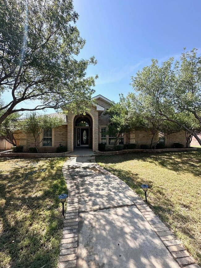 Primary Photo - 4 Bed 3 Bath Ready to Rent ASAP!