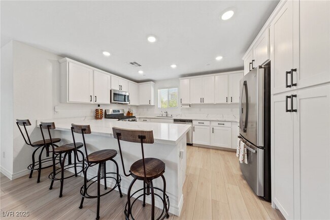 Building Photo - 10778 Clarence Ct